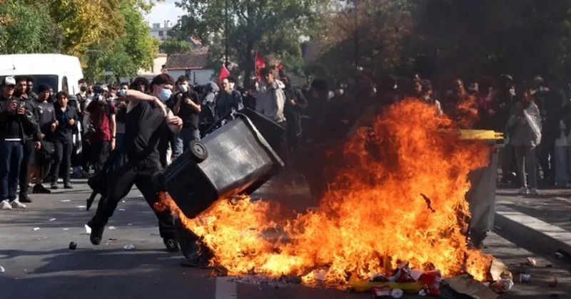 Премьер Франции обсудит ситуацию на фоне массовых протестов школьников