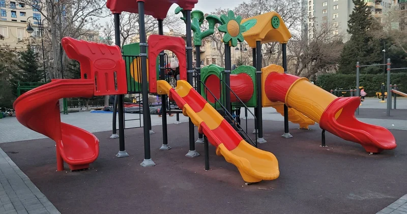 Дворы без детства