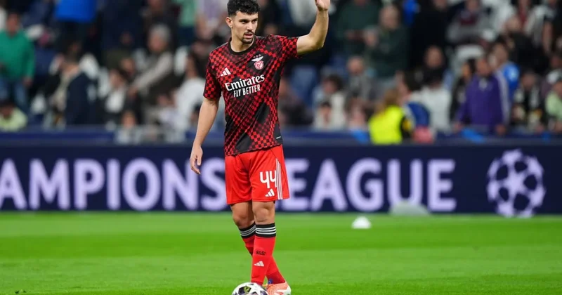 “Mançester Yunayted” və “Çelsi” Portuqaliya millisinin müdafiəçisini transfer etmək istəyir