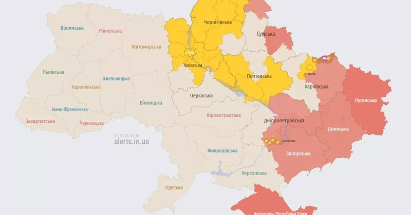 Взрывы в Киеве горят автомобили, склады, бизнес центр ФОТО