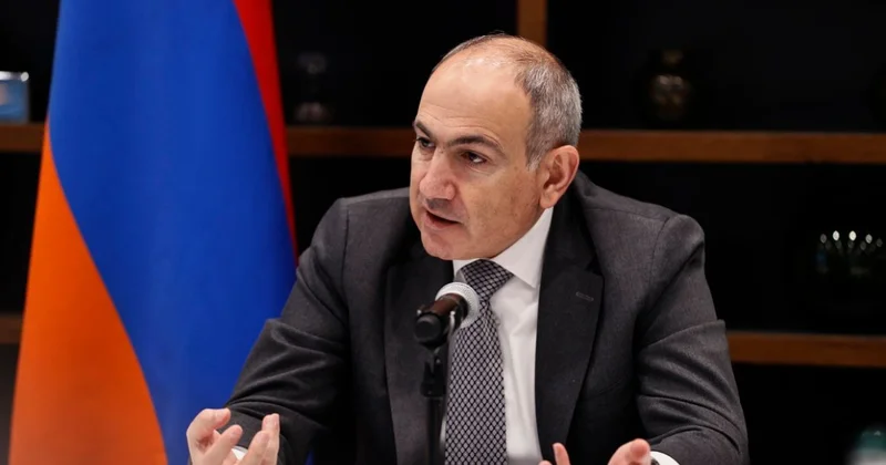 Пашинян хочет освободить престол
