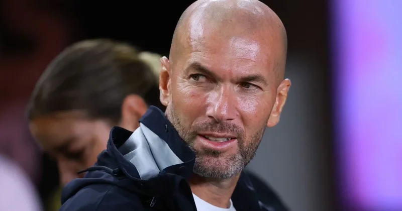 Zidan İtaliya ilə oyun öncəsi Materassiyə vurduğu “kəllə”ni xatırladı
