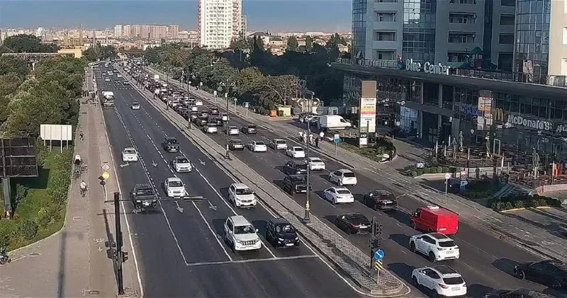 Утро начинается с заторов: актуальная дорожная обстановка в Баку