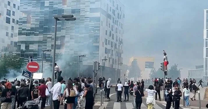 Fransadan sonra Belçikada da şagirdlər kütləvi etiraza qalxdı