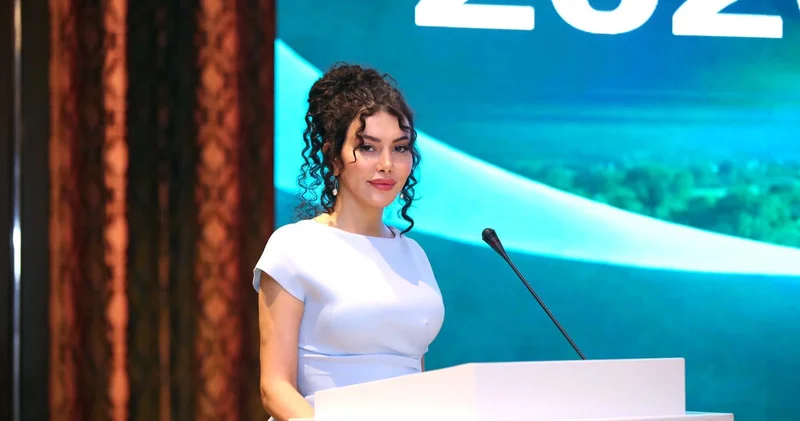 Jurnalist rəhbər olanda mikrofonu kənara qoymalıdır?