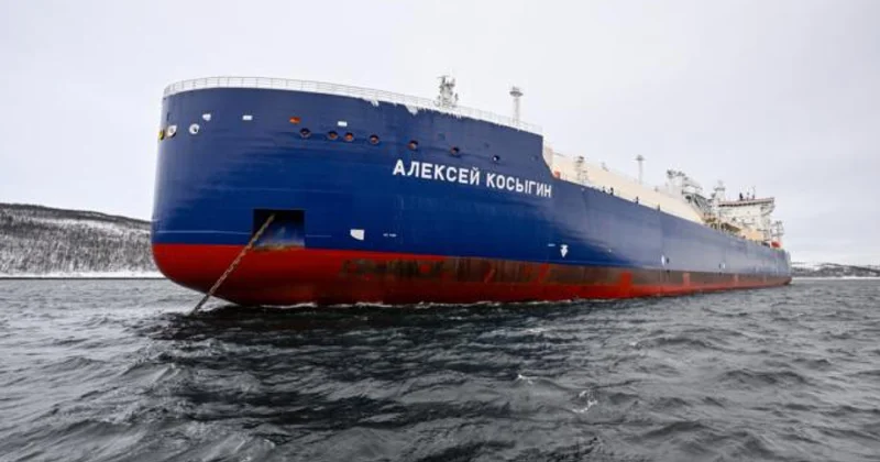 Britaniya Rusiyanın Arktik qazdaşıyan tankerlərinə sanksiya tətbiq edib