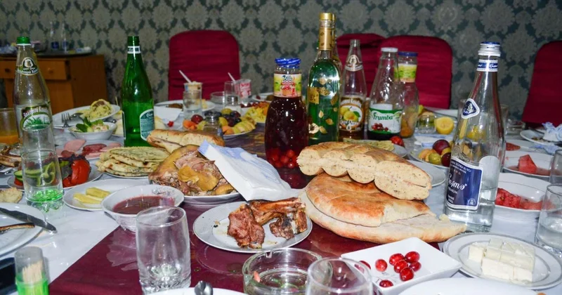 Kürdəmirdə toyda 100 ə yaxın insan niyə zəhərlənib?
