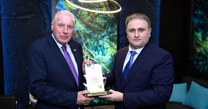 Böyük Britaniyanın müdafiə naziri Vüqar Mustafayevlə görüşüb