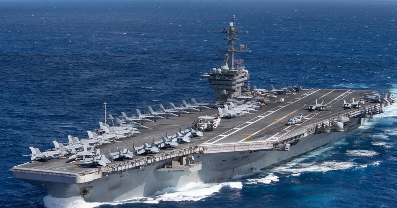 США перебрасывают на Ближний Восток авианосец и морпехов