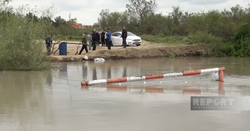 В Сабирабаде возобновили нарушенное из за паводка движение по понтонному мосту
