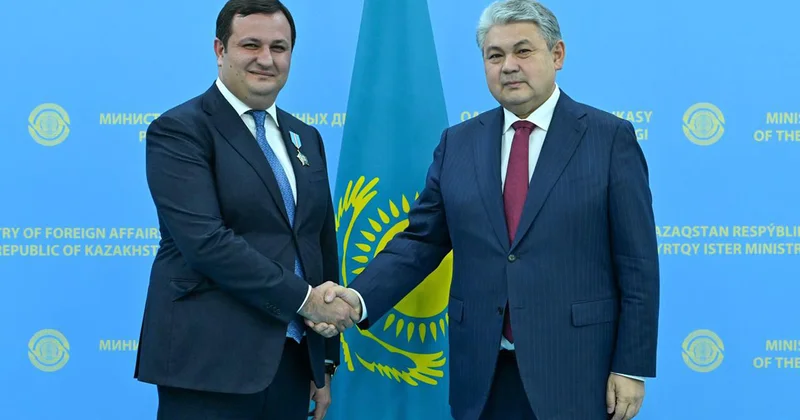 Amil Yusifov Qazaxıstanın “Hörmət” ordeni ilə təltif edildi Foto