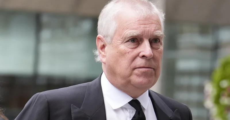 Карл III лишил брата всех титулов, но будет выплачивать хорошее пособие