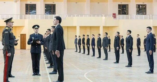 Vilayət Eyvazov sıra baxışı keçirdi