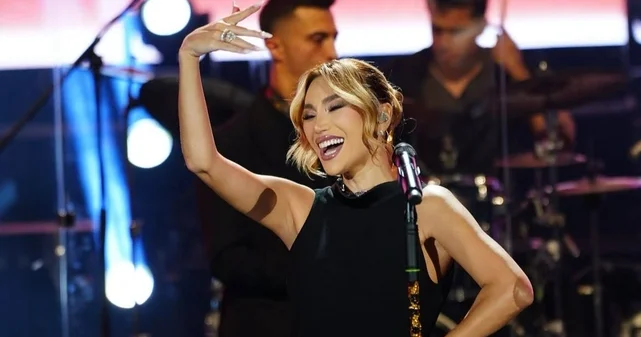 Röya 25 illik səhnə fəaliyyətini konsertlə qeyd etdi