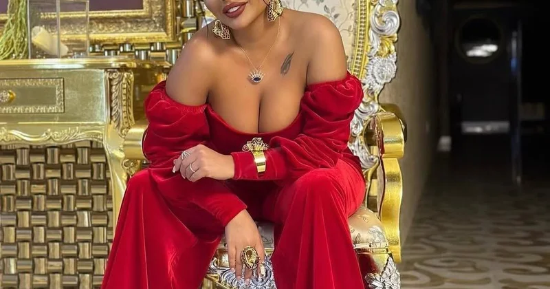 Dostlarım var ki, görüntülü yığır, kartıma pul atırlar”