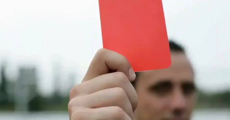 Азербайджанским школьникам стали показывать красные карточки Футбольный опыт в школах / ФОТО