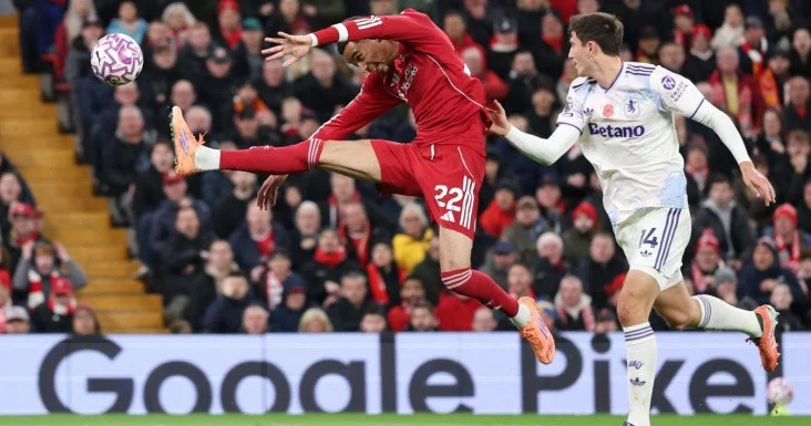 “Liverpul” “Aston Villa”nı məğlub edərək Premyer Liqada üçüncü yerə yüksəlib