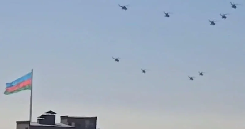 Военная авиация в небе над Баку ВИДЕО