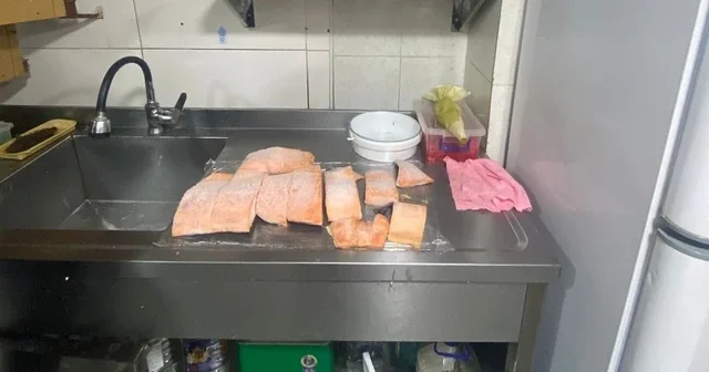 В Баку временно закрыт ресторан суши за выявленные нарушения