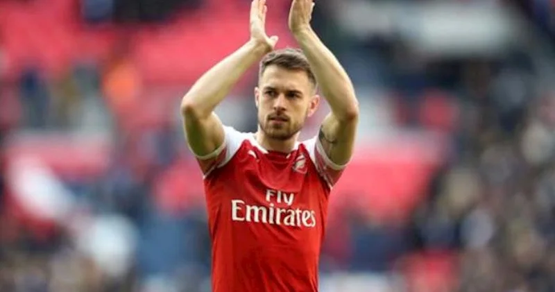 Məşhur futbolçu sevimli itinə görə klubundan ayrıldı