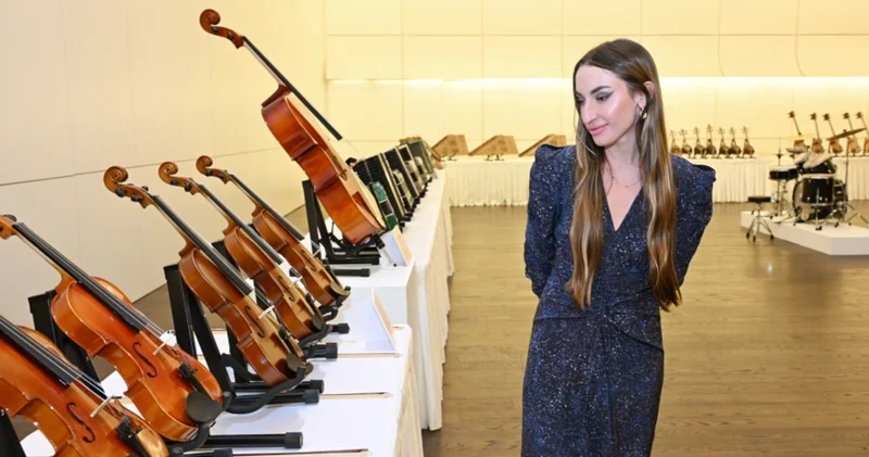 Alyona Əliyeva Heydər Əliyev Mərkəzində keçirilən musiqi alətlərinin təqdimat mərasimindən paylaşım edib
