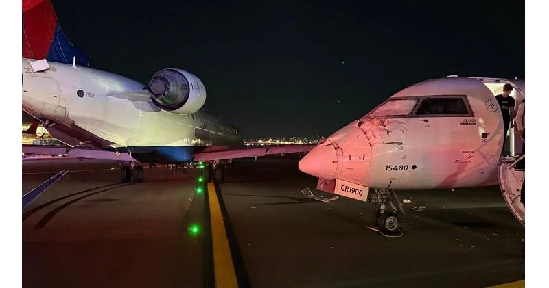 Два самолета с пассажирами столкнулись в аэропорту США