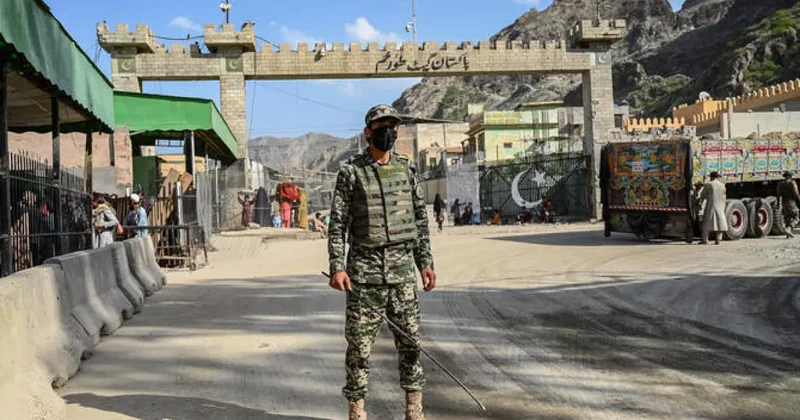 Пакистан открыл границу с Афганистаном для репатриации афганцев