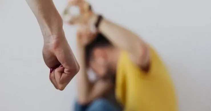 Tovuzda bacı qardaşını döyüb dişlərini tökdü