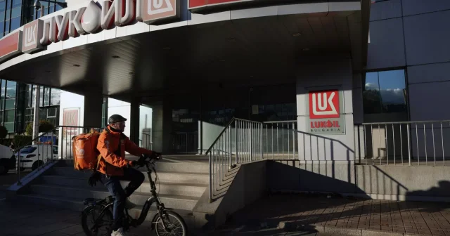 Sofiya “Lukoil” a qarşı ABŞ sanksiyalarından imtina etməyi tələb edir...