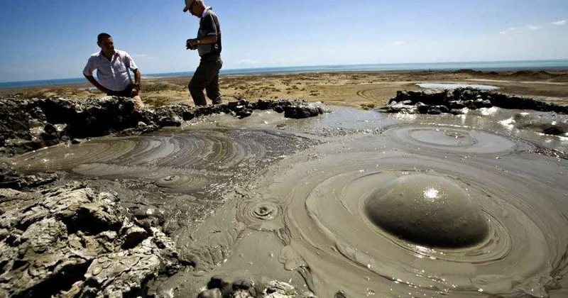 Этот вулкан в Баку извергается каждые три минуты ВИДЕО