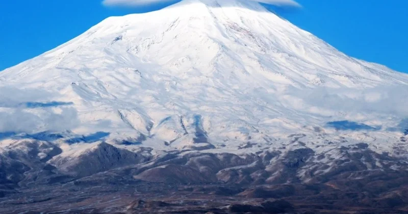 Ermənistanda pasportlara daha Ağrı dağının təsviri olan möhür vurulmur