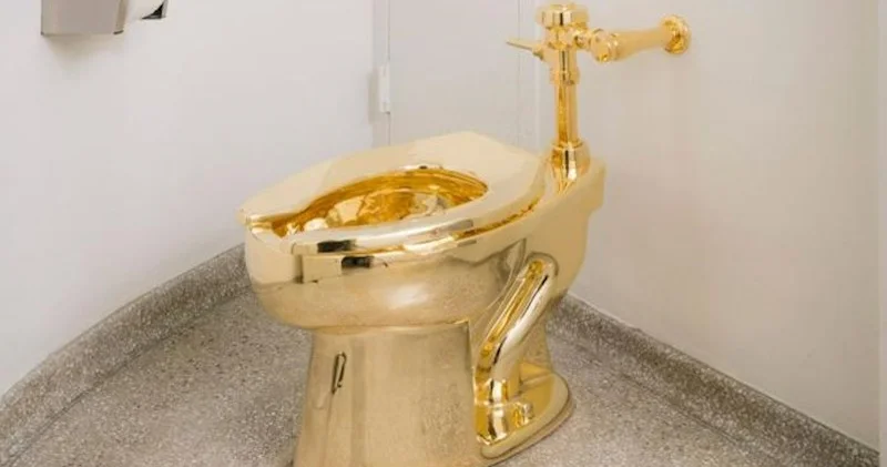 Mauritsio bu dəfə qızıl unitaz satır − 10 milyon dollar