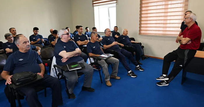 Futzal hakimləri və inspektorlar üçün seminar keçirib FOTO