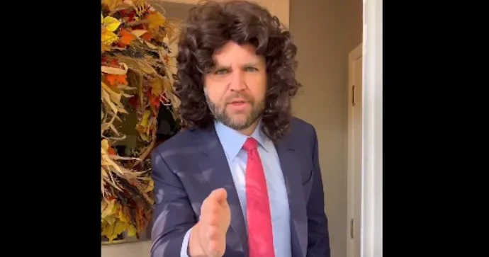 Dünya Trampın adamının bu görüntüsündən danışır FOTO