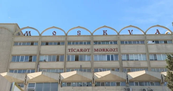 В здании универмага Москва в Баку проводятся незаконные ремонтные работы?