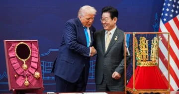 Tramp Asiyadan nə ilə qayıdır