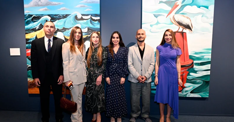 Əliyevalar sərgidə Fotolar