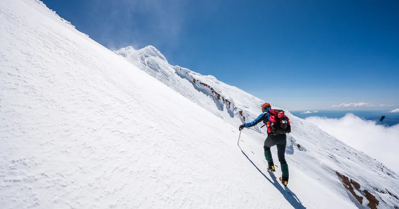 Альпинист не выжил в горах из за не эвакуировавшей его страховой компании