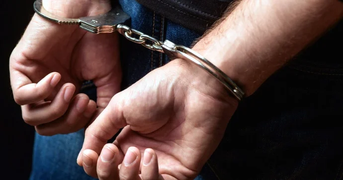 Polis maşınlarını yandırmağa cəhd edən azyaşlı həbs edilib