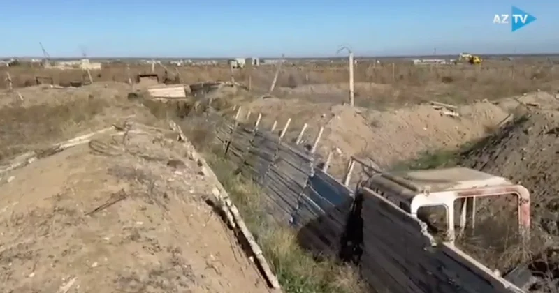 Крупным планом показана разгромленная линия Оганяна Minval Politika