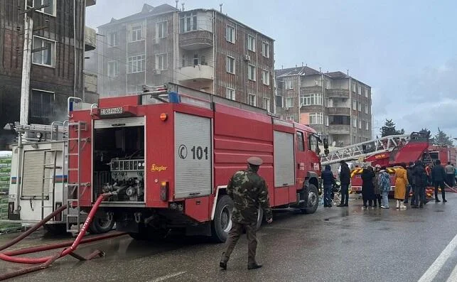 Sumqayıtda 5 mərtəbəli binada yanğın oldu Yeni Çağ Media