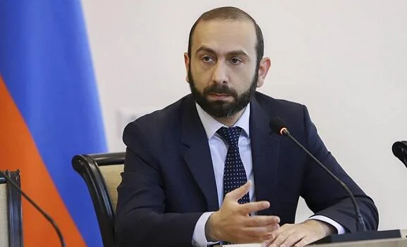 Mirzoyan Niderlanda gedir