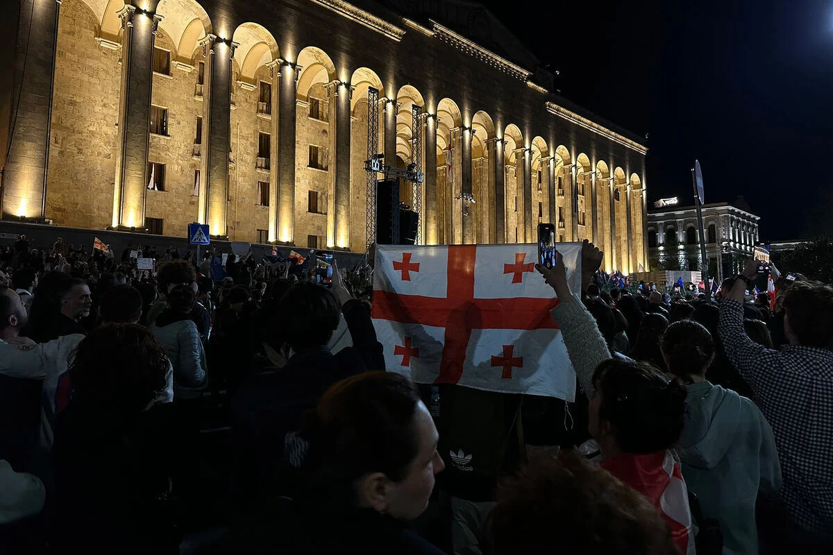 МВД Грузии призывает увести детей с места проведения митинга в Тбилиси