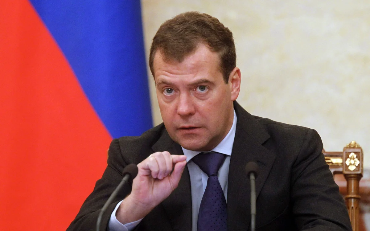 Medvedev: Gürcüstan “Ukrayna yolu ilə” qaranlıq uçuruma doğru gedir Yeni Gündəm