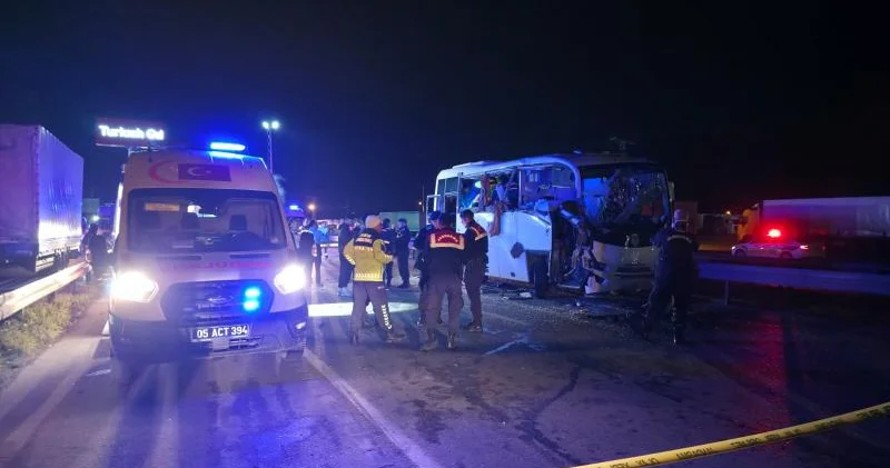 Türkiyədə həbsxana maşını qəza törədib 23 yaralı var