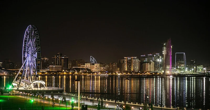 Dənizkənarı Bulvar builki Yeni ili yeni tərtibatda qarşılayır...