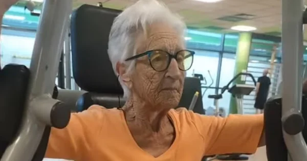 101 yaşlı ispan qadın bodibildinqlə məşğul olur