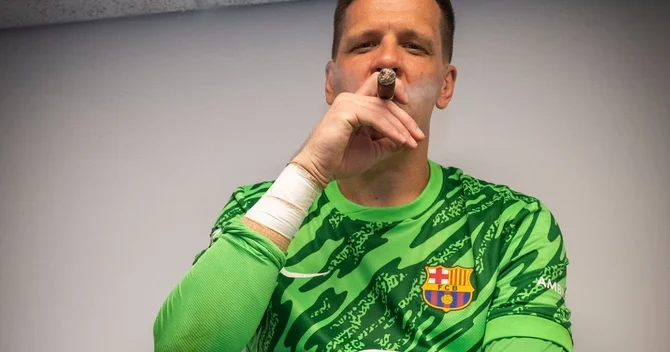 Tanınmış qolkiper siqaret çəkmək üçün kimdən razılıq aldığını açıqladı