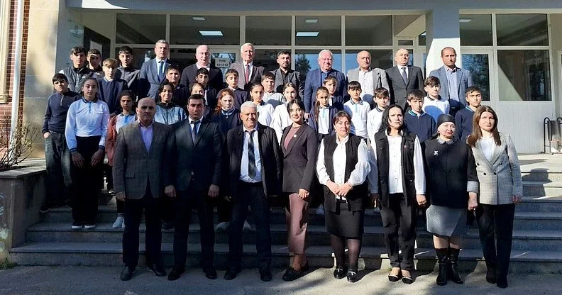 Kənd məktəbində “Şagirdlər və şairlər”