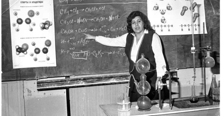 Şagirdlərin qəlbində yaşayan müəllim Şəfiqə Əliyeva